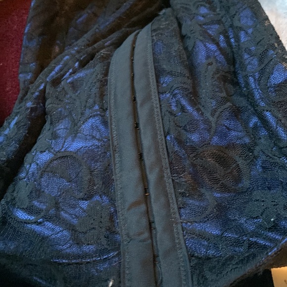 Rosalie Gothic Corset - Picture 14 of 14